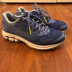 Mizuno wave rider 21
